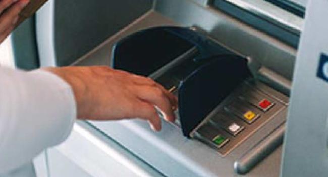 ATM යන්ත්‍රවලින් මුදල් කොල්ලකෑ විදේශිකයින්...